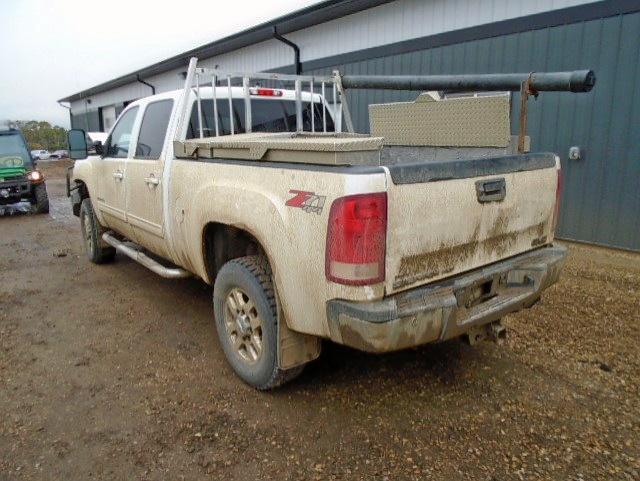 1GT424EG0DF167163 - 2013 GMC SIERRA K35 WHITE photo 3