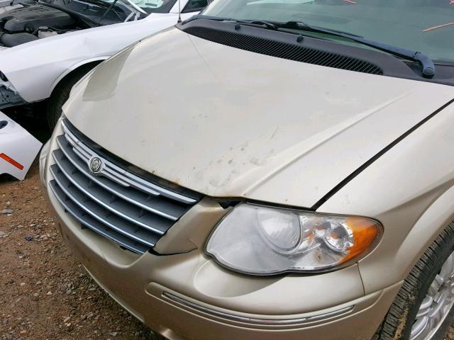 2C8GP64L05R365582 - 2005 CHRYSLER TOWN & COU GOLD photo 9