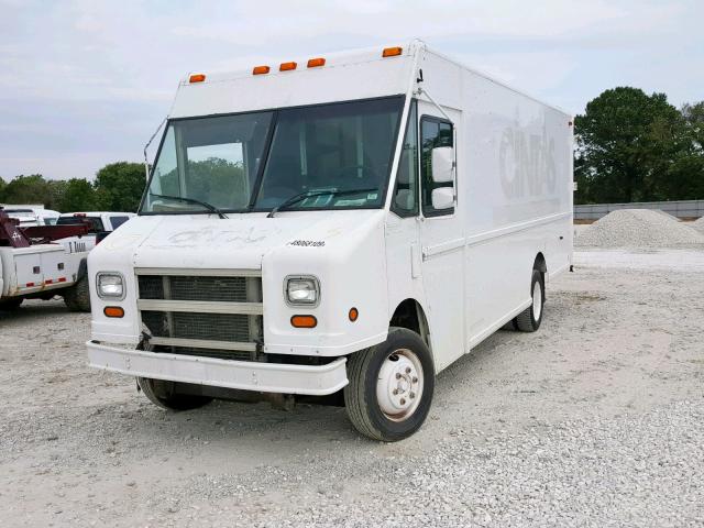 4UZAANCP84CM25313 - 2004 FREIGHTLINER CHASSIS M WHITE photo 2