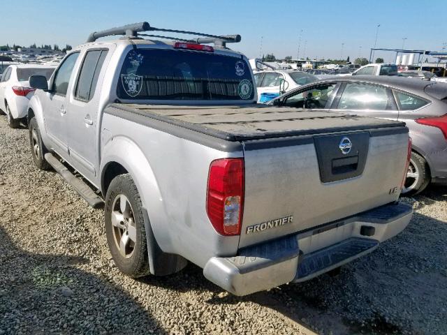 1N6AD07W15C417875 - 2005 NISSAN FRONTIER C SILVER photo 3