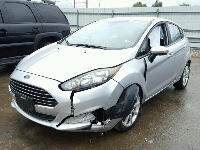 3FADP4EJXFM123595 - 2015 FORD FIESTA SE SILVER photo 2