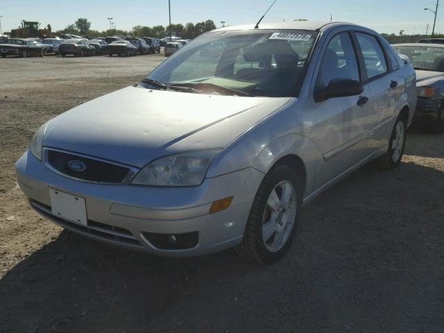 1FAFP34N77W190552 - 2007 FORD FOCUS ZX4 SILVER photo 2