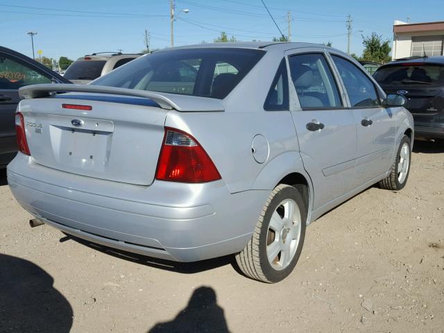 1FAFP34N77W190552 - 2007 FORD FOCUS ZX4 SILVER photo 4