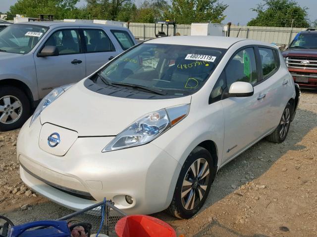 1N4BZ0CPXHC311202 - 2017 NISSAN LEAF S WHITE photo 2