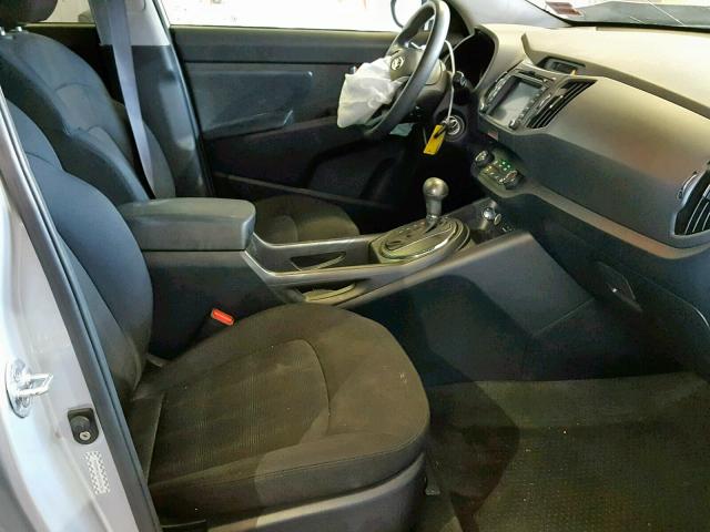 KNDPBCA27B7100729 - 2011 KIA SPORTAGE L SILVER photo 5