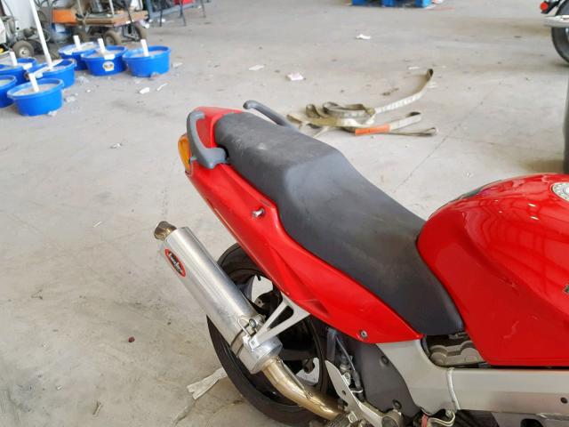 JH2RC46081M300528 - 2001 HONDA VFR800 F1 RED photo 6