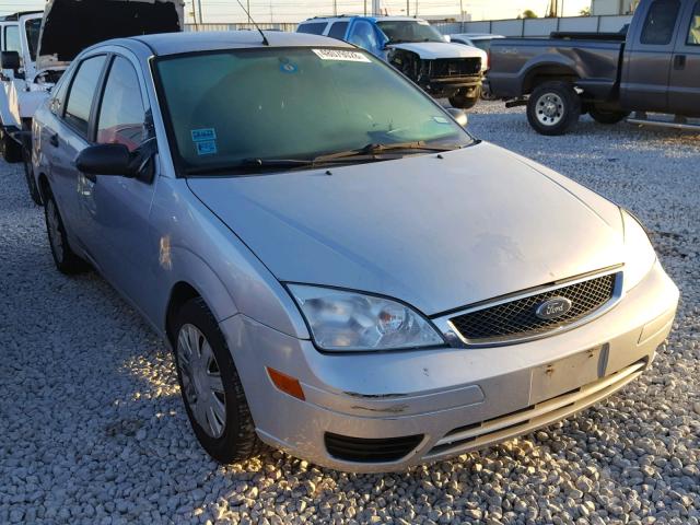 1FAFP34N75W315739 - 2005 FORD FOCUS ZX4 SILVER photo 1