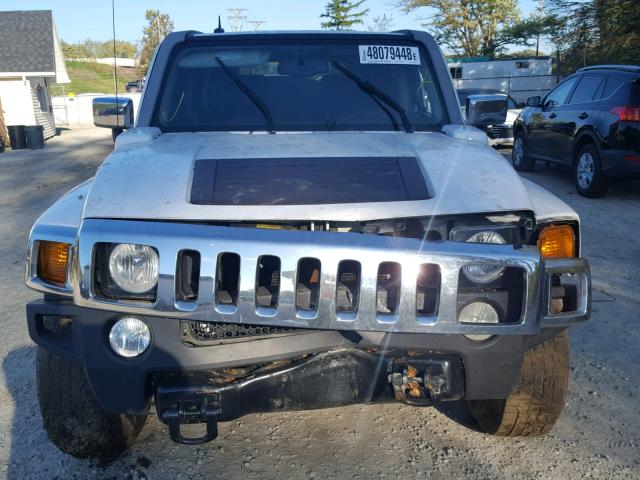 5GTDN136168319337 - 2006 HUMMER H3 WHITE photo 9