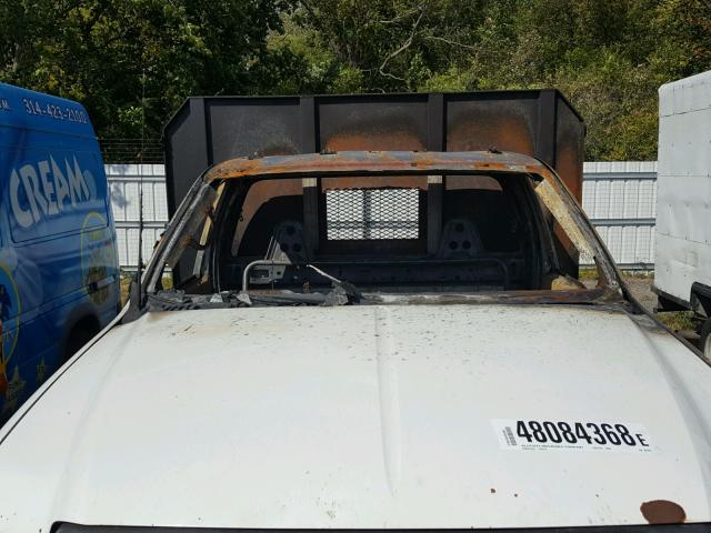 1FDAF56F81EA51645 - 2001 FORD F550 SUPER WHITE photo 9