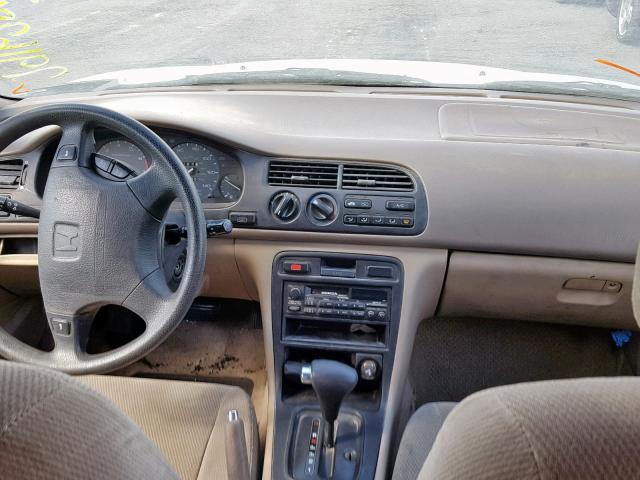 1HGCE182XVA005364 - 1997 HONDA ACCORD LX GRAY photo 9