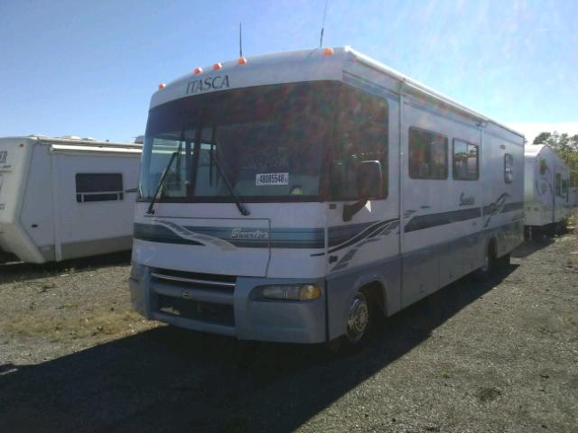 5B4LP57G923338562 - 2002 WORKHORSE CUSTOM CHASSIS MOTORHOME WHITE photo 2