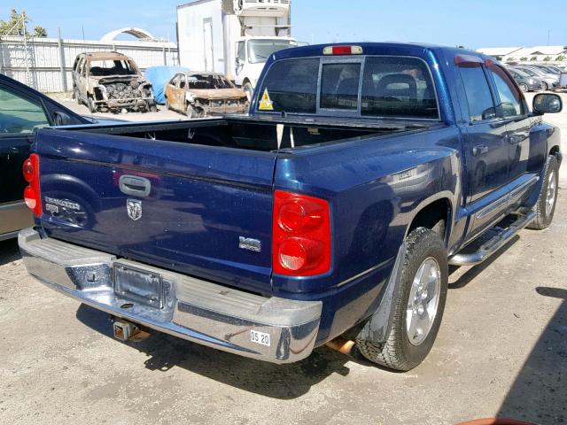 1D7HE58N75S113866 - 2005 DODGE DAKOTA QUA BLUE photo 4