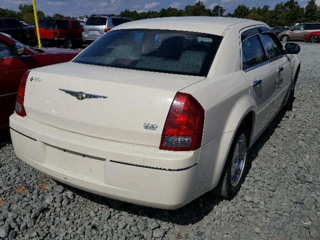 2C3JA53G75H651849 - 2005 CHRYSLER 300 TOURIN CREAM photo 4