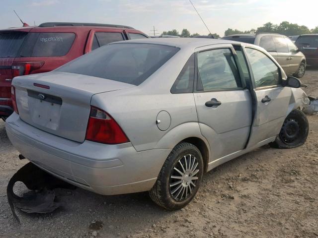 1FAFP34N87W142915 - 2007 FORD FOCUS ZX4 SILVER photo 4