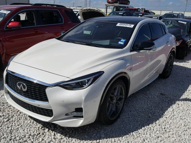 SJKCH5CP7JA042461 - 2018 INFINITI QX30 BASE WHITE photo 2