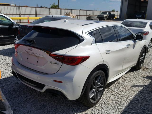 SJKCH5CP7JA042461 - 2018 INFINITI QX30 BASE WHITE photo 4