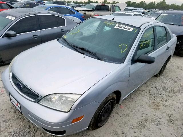 1FAFP34N17W267061 - 2007 FORD FOCUS ZX4 SILVER photo 2