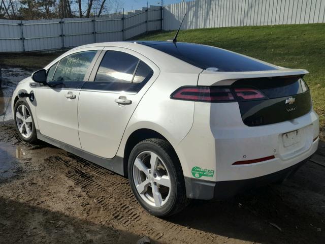 1G1RE6E44CU123135 - 2012 CHEVROLET VOLT WHITE photo 3