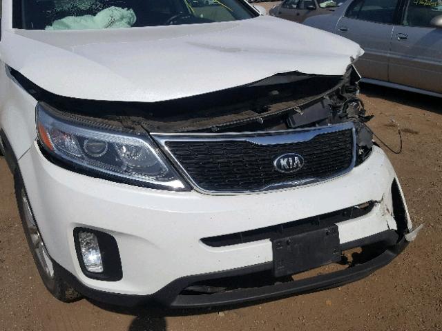 5XYKTDA61FG566990 - 2015 KIA SORENTO LX WHITE photo 9