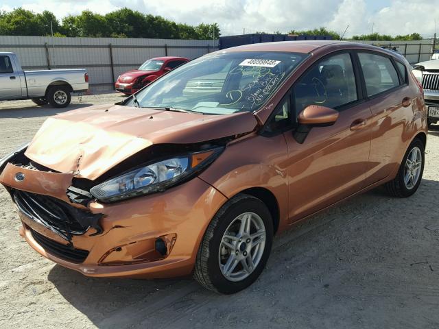 3FADP4EJ7HM130782 - 2017 FORD FIESTA SE ORANGE photo 2