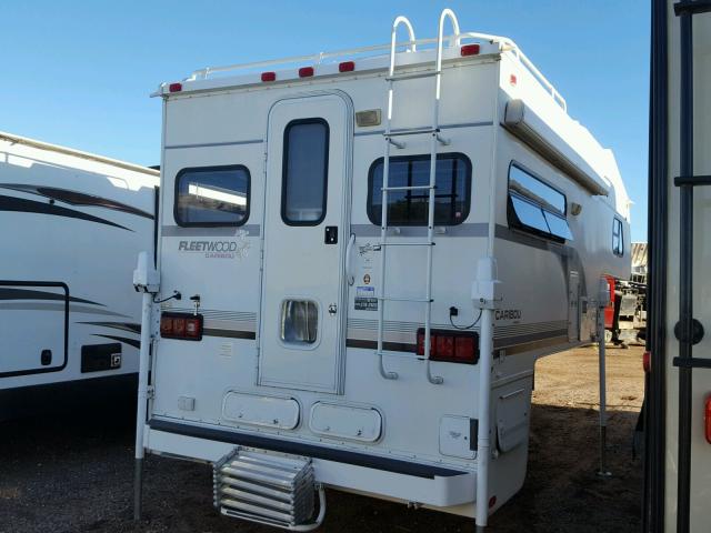 1EJ6H010XX2395663 - 1999 FLEETWOOD CARIBOU WHITE photo 4