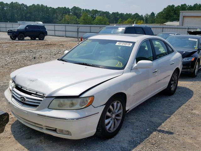 KMHFC46F67A211577 - 2007 HYUNDAI AZERA SE WHITE photo 2