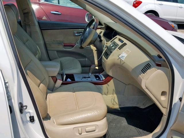 KMHFC46F67A211577 - 2007 HYUNDAI AZERA SE WHITE photo 5