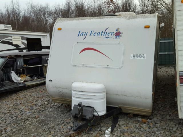 1UJBJ02M741JS0285 - 2004 JAYCO JAFEATHER WHITE photo 2