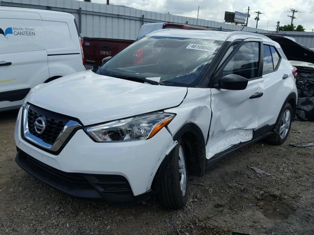 3N1CP5CU2JL499587 - 2018 NISSAN KICKS S WHITE photo 2