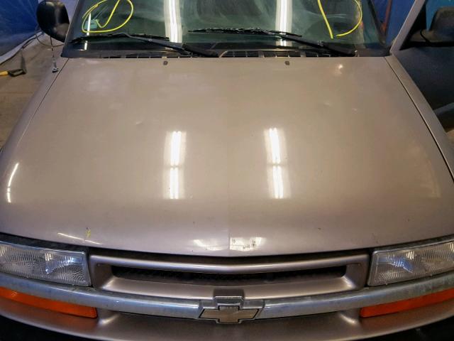 1GNCT18WXWK230586 - 1998 CHEVROLET BLAZER BEIGE photo 7