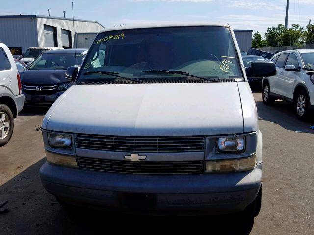 1GCDM19W5XB176074 - 1999 CHEVROLET ASTRO WHITE photo 9