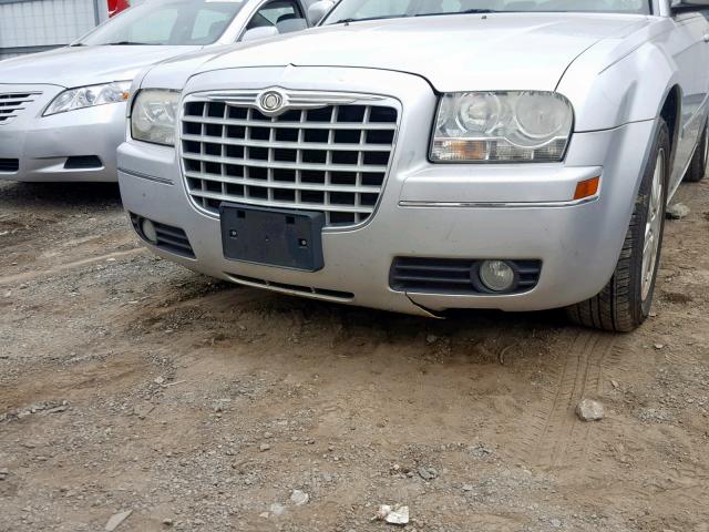 2C3JK53G75H696755 - 2005 CHRYSLER 300 TOURIN SILVER photo 9