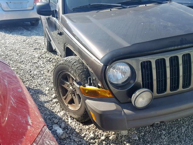 1J4GL38K45W724270 - 2005 JEEP LIBERTY RE GREEN photo 9