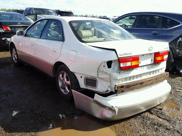 JT8BF28G3X0169099 - 1999 LEXUS ES 300 WHITE photo 3