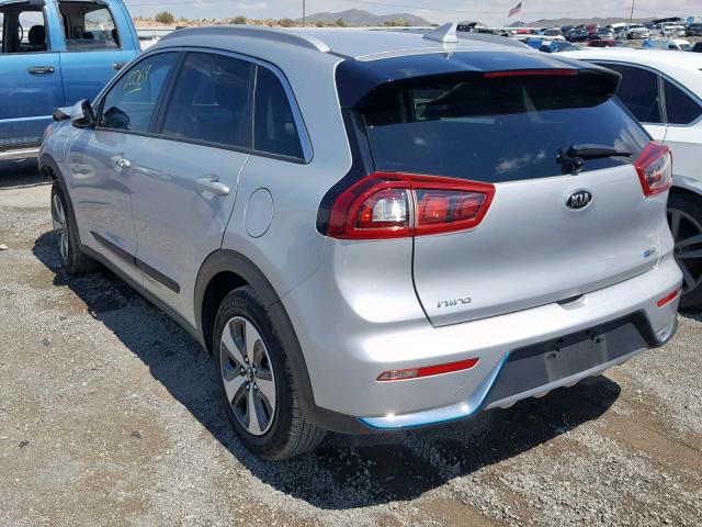 KNDCD3LD1J5202495 - 2018 KIA NIRO EX SILVER photo 3