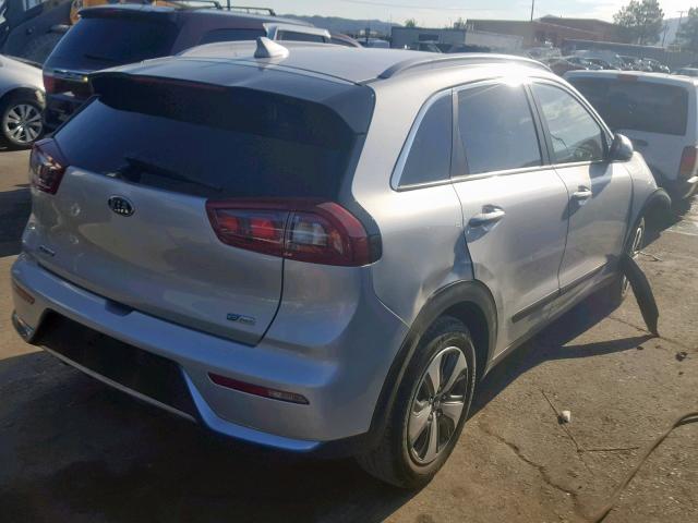 KNDCD3LD1J5202495 - 2018 KIA NIRO EX SILVER photo 4