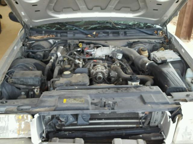 2FAFP71V78X150585 - 2008 FORD CROWN VICT SILVER photo 7