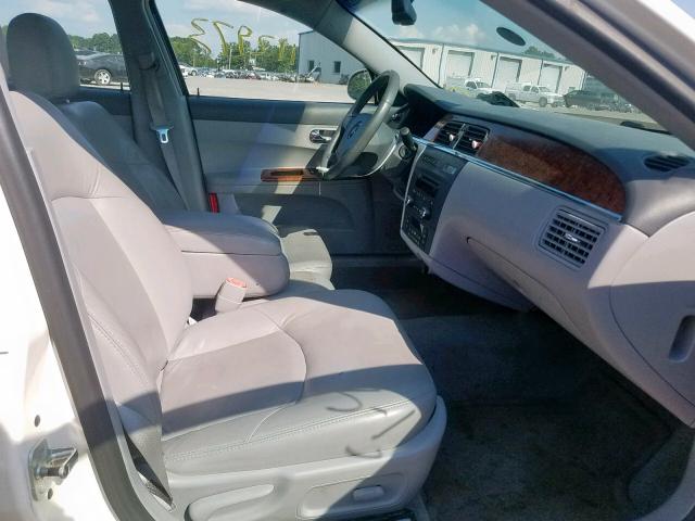 2G4WD532951279979 - 2005 BUICK LACROSSE C WHITE photo 5