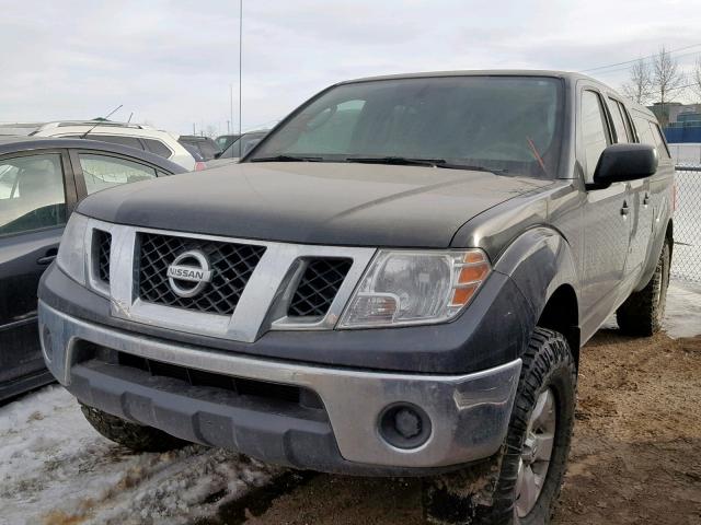 1N6AD0FV2AC445624 - 2010 NISSAN FRONTIER C GRAY photo 2