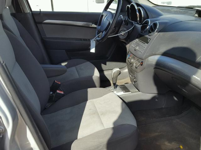 KL2TD66E69B665142 - 2009 PONTIAC G3 SILVER photo 5