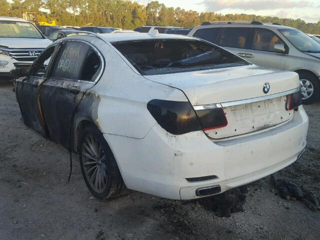 WBAKA4C55CC613610 - 2012 BMW 740 I WHITE photo 3