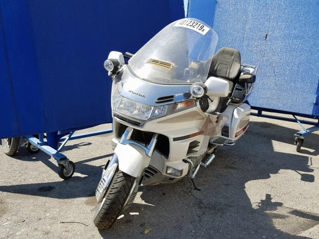 1HFSC2240WA000133 - 1998 HONDA GL1500 SE WHITE photo 2