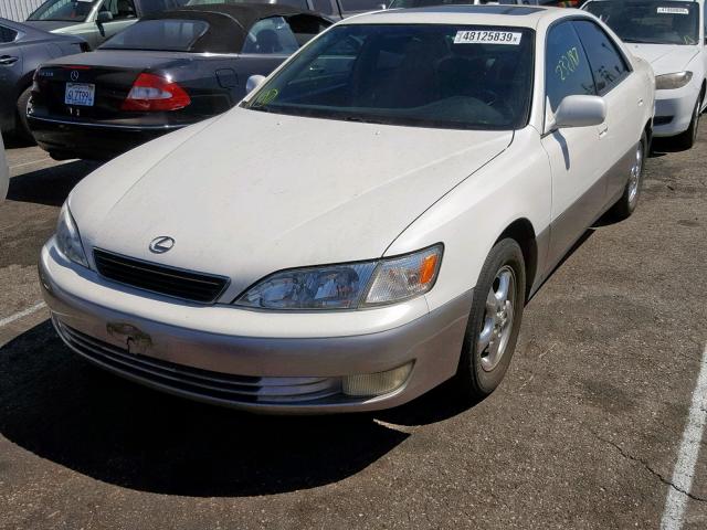 JT8BF22G7V0049473 - 1997 LEXUS ES 300 WHITE photo 2