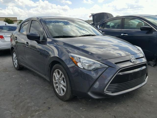 3MYDLBZV4GY113812 - 2016 TOYOTA SCION IA GRAY photo 1