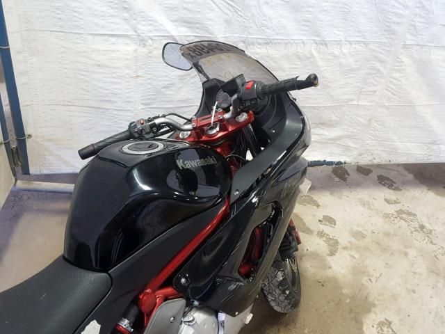 JKAEXEA196A003997 - 2006 KAWASAKI EX650 A6F BLACK photo 5