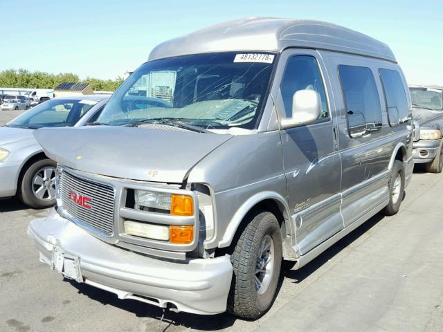 1GDFG15R521203543 - 2002 GMC SAVANA RV TWO TONE photo 2