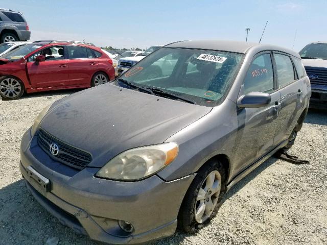 2T1KR32E55C437675 - 2006 TOYOTA MATRIX SILVER photo 2