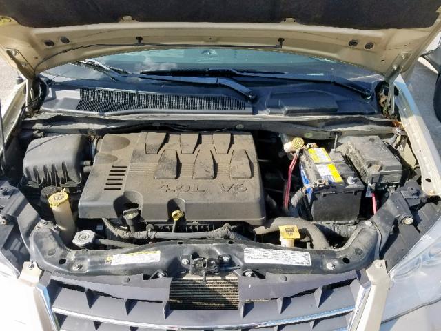 2A4RR7DXXAR375683 - 2010 CHRYSLER TOWN & COU BEIGE photo 7