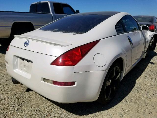 JN1AZ34D55M600766 - 2005 NISSAN 350Z COUPE WHITE photo 4