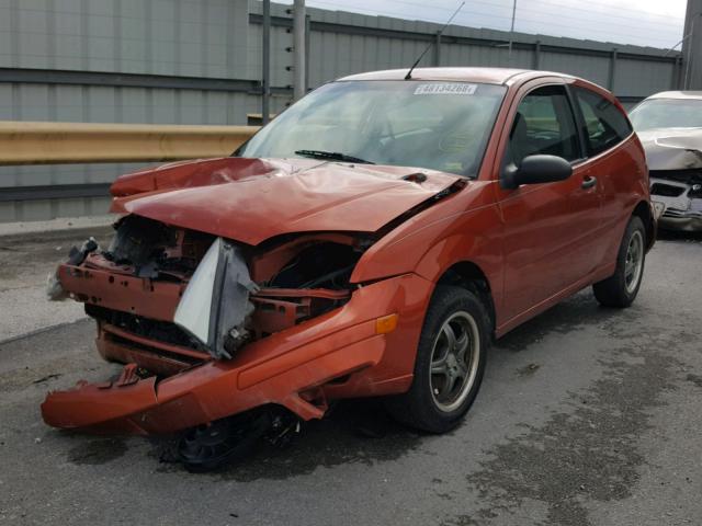 3FAHP31N65R143168 - 2005 FORD FOCUS ZX3 ORANGE photo 2